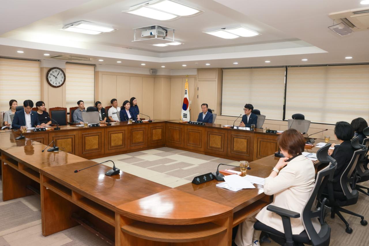 -22일 열린 7월 군포시의회 의원간담회 모습. (사진 = 군포시의회)