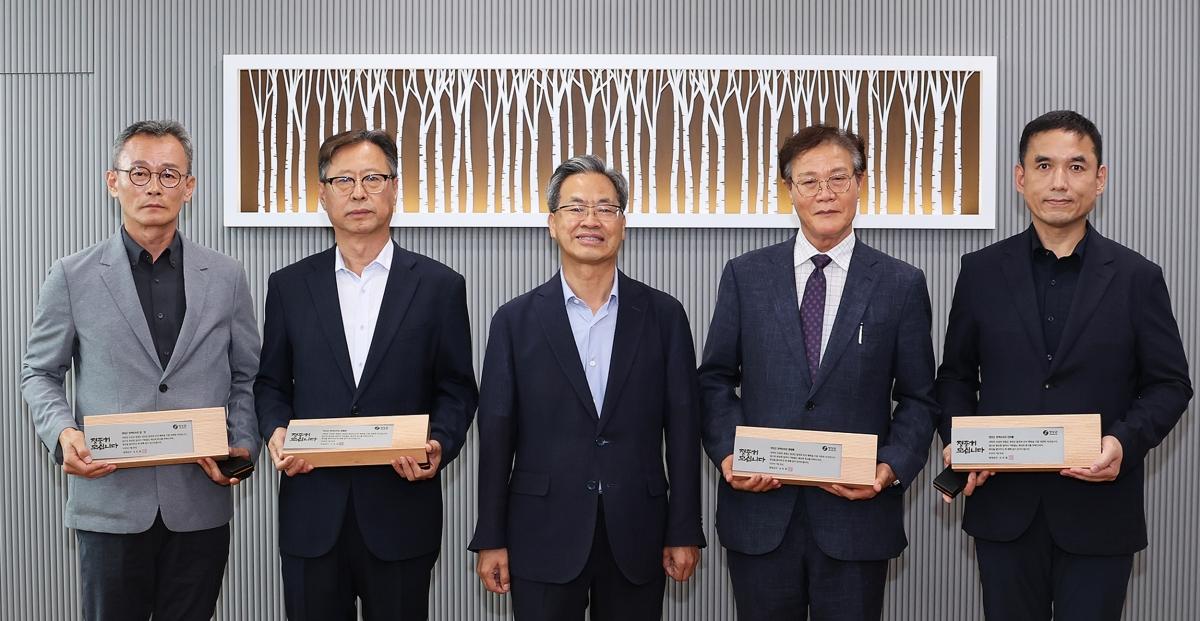 -영양군은 23일 군수 집무실에서 위촉식을 열었다. (사진 = 영양군)