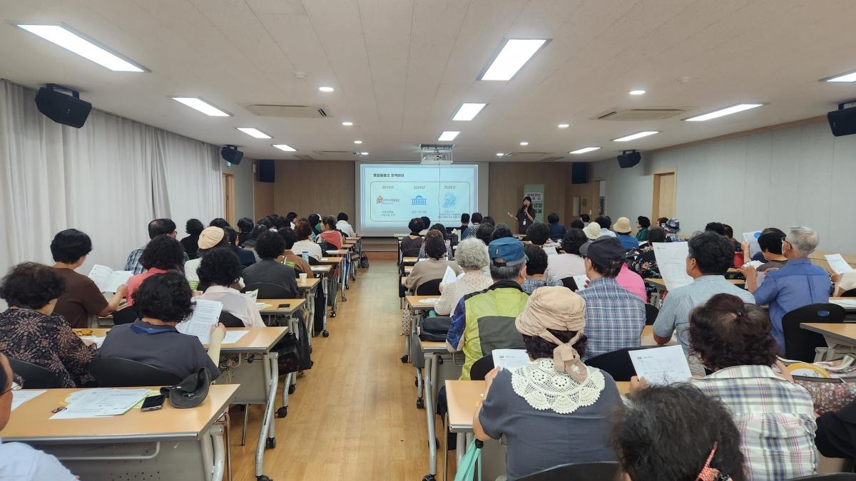 -경주시가 초고령사회에 대응해 어르신들이 살던 곳에서 건강한 노후를 보낼 수 있도록 ‘찾아가는 의료·요양 통합돌봄’ 교육을 이어가고 있다. (사진 = 경주시)