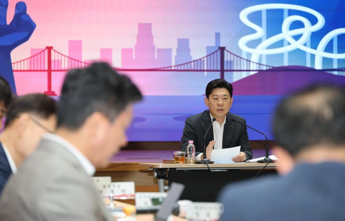 -포항시는 23일 시청 대회의실에서 박용선 포항시장 주재로 7월 확대간부회의를 개최했다. (사진 = 포항시)