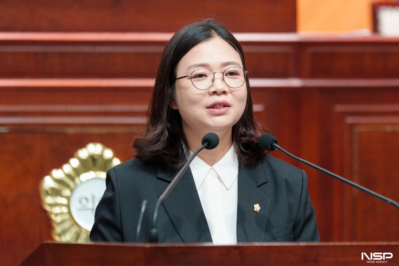 -군산시의회 김효주 의원이 23일 제285회 임시회 제2차 본회의 5분 자유발언을 하고 있다 (사진 = 군산시의회)