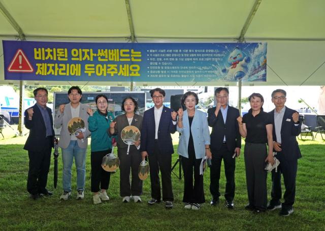 -안동시의회 문화복지위원회 ‘2026 안동 수페스타’축제장 현장점검 실시, 낙동강변 야외 물놀이장 안전점검 및 축제 준비상황 꼼꼼히 살펴 (사진 = 안동시의회)