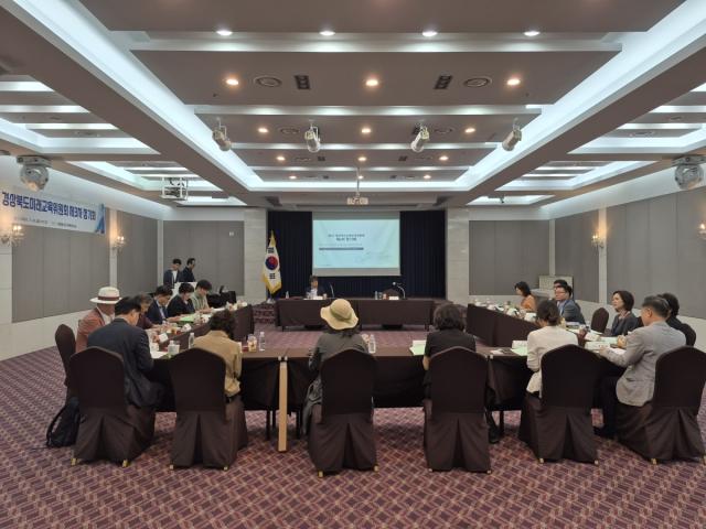 -경상북도교육청은 24일 구미시에 있는 호텔금오산에서 ‘제4기 제3차 경상북도미래교육위원회’를 개최했다. (사진 = 경상북도교육청)