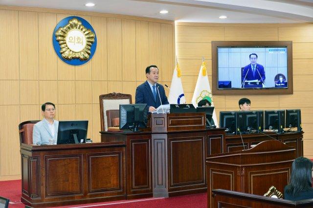 -이기연 의장 제349회 임시회서 인사말을 하고 있다 (사진 = 광양시의회)