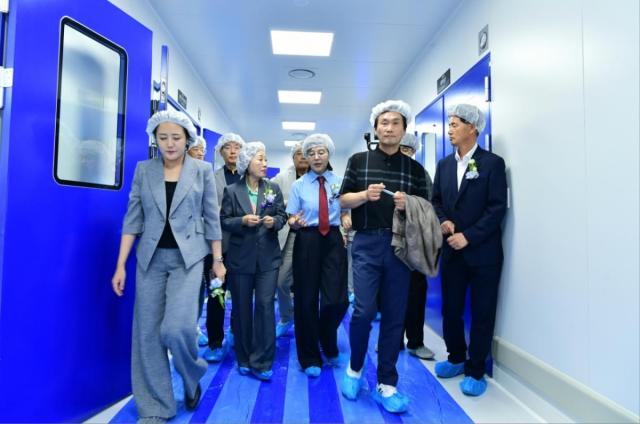 -경산시는 28일 화장품특화단지에서 조현일 경산시장과 기업 관계자 등이 참석한 가운데 바이노텍 공장 준공식을 개최했다고 밝혔다. (사진 = 경산시)