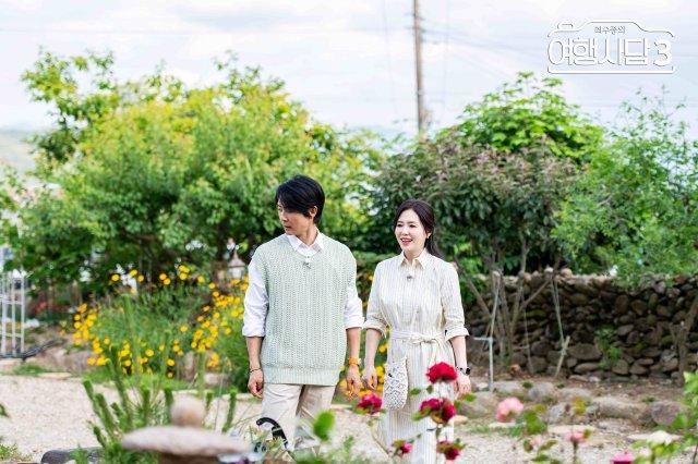 -KBS2TV 여행 프로그램 ‘최수종의 여행사담 시즌3’ 배우 최수종(좌)과 하희라(우) (사진 = 구럐군청)