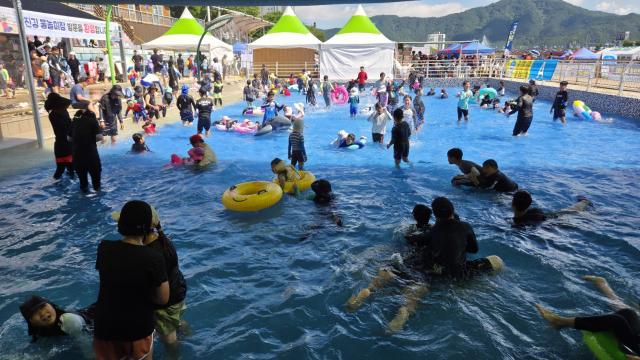 -장흥군 ‘탐진강 물놀이장(수영장)’. (사진 = 장흥군)