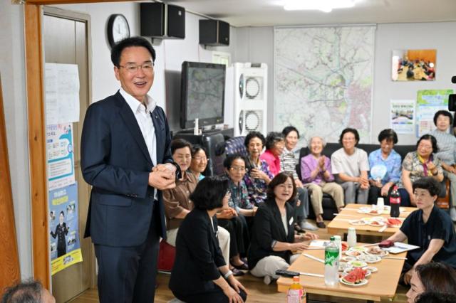 -민선9기 영주시 19개 읍면동 찾아 주민과의 대화, 의전은 덜고 소통은 더하고, 시민 곁에서 현장의 답을 찾는다. (사진 = 영주시)