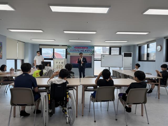 -안동교육지원청 특수교육지원센터는 안동 관내 초·중·고등학교 특수학급 학생(초등 14명, 중·고등 30명)을 대상으로 ‘2026학년도 특수교육대상학생 여름 계절학교’를 운영한다. (