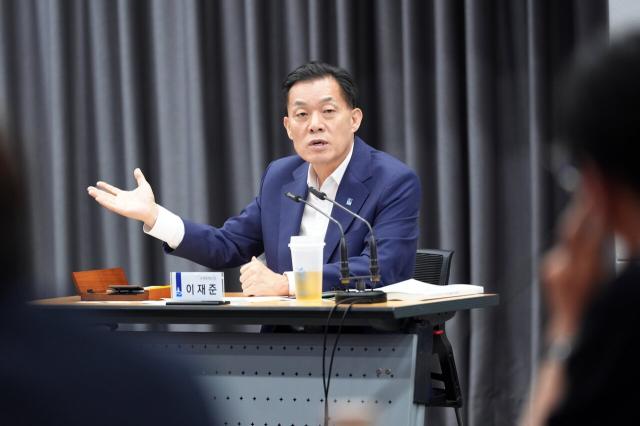 -29일 이재준 수원시장이 ‘민선 9기 수원대전환 추진단 중간보고회’에서 발언을 하는 모습. (사진 = 수원시)