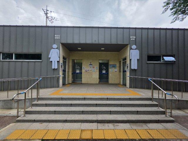 -배알도 별빛야영장 화장실 (사진 = 광양시청)