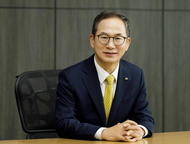 (NSP NEWS Image)양종희 KB금융 회장, 반기 최대 실적에도 주가 5% 급락…임기만료 앞두고 ‘안팎 압박’