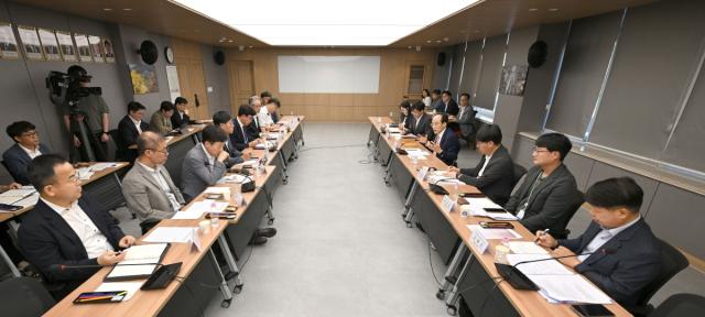 -대구시는 지난 7월 31일 추경호 대구시장 주재로 지역 미래산업을 이끄는 대표기관들과 간담회를 열었다. (사진 = 대구광역시)