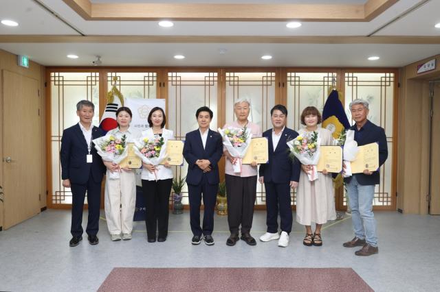-구미시의회는 지난 7월 31일 오후 3시 접견실에서 ‘구미시의회 슬로건 공모전’ 시상식을 개최했다. (사진 = 구미시의회)