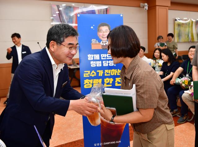 -담양군이 지난 3일 군청에서 개최한 청렴 소통 캠페인. (사진 = 담양군)