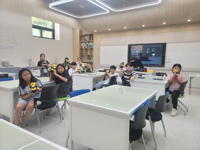 -경상북도고령교육지원청은 지난 7월 29일 관내 초등학교 3~6학년 학생을 대상으로 국립대구과학관에서 ‘마음충전100%! 사이언스 힐링데이’를 개최했다. (사진 = 고령교육지원청)