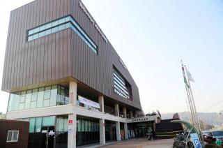 (NSP NEWS Image)의왕시, 백운호수 아동 구조 ‘LG 의인상’ 김경호 씨…포상금 기부로 선행 이어가