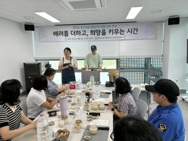 -경상북도청도교육지원청 특수교육지원센터는 5일 상상마루 4층 세미나실에서 관내 특수교육 지원인력 7명(특수교육실무사 5명, 사회복무요원 2명)을 대상으로 2026 청도 특수교육 지원