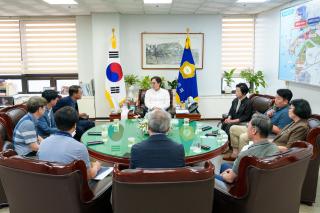 (NSP NEWS Image)군산시의회·군산시, 새만금신항 관할권 결정 대비 긴급 전략회의 개최