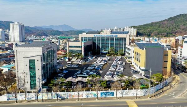 -칠곡군은 칠곡교육지원청과 공동으로 추진한 ‘경북미래교육지구’ 사업이 최근 재지정 심사를 통과해 2027년부터 2030년까지 4년간 사업이 연장됐다고 밝혔다. (사진 = 칠곡군)