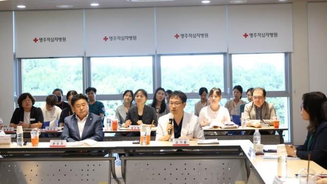 -참석자들은 지역 공공병원의 역할과 의료서비스 향상, 응급·필수의료 제공 체계, 영주적십자병원의 중장기 발전 방향 등에 대해 의견을 나눴다. (사진 = 영주시)