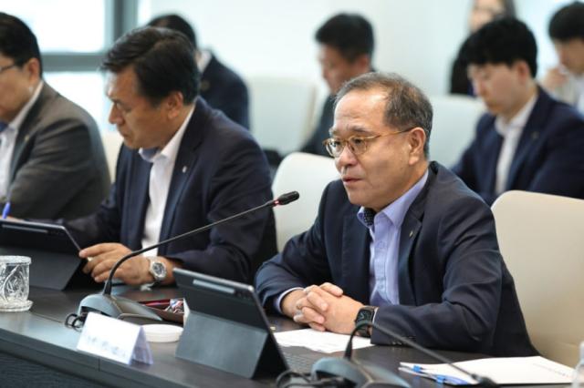 -7일 서울 중구 소재 농협금융지주 본사에서 이찬우 농협금융지주 회장이 하반기 ‘경영전략회의’를 주재하는 모습. (사진 = 농협금융)