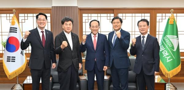 -대구시는 10일 시청 산격청사에서 대구사회복지협의회, 대구사회복지사협회, 대구사회복지법인협회 등 사회복지 유관단체장과 간담회를 개최했다. (사진 = 대구광역시)