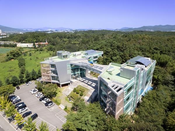 한국한의약진흥원은 ‘2026년 한의약 기업 맞춤형 컨설팅 투자유치 지원 프로그램’에 참여할 기업을 모집한다. 한국한의약진흥원 전경 (사진 = 한국한의약진흥원)