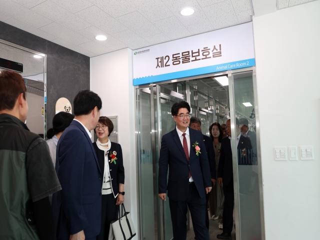 상주시는 지난 10일 상주시 유기동물보호센터에서 상주시장, 시의원, 지역주민 등 80여 명이 참석한 가운데 준공식을 개최했다. (사진 = 상주시)