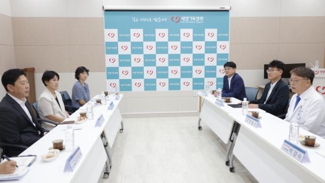 포항세명기독병원이 지난 10일 본관 9층 제1회의실에서 박용선 포항시장과 지역 의료협력을 위한 간담회를 열고 (사진 = 포항세명기독병원)