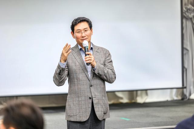 11일 시청 컨벤션홀에서 열린 ‘2026 용인 반도체 기업네트워크·투자설명회’에서 이상일 시장이 인사발언을 하고 있다. (사진 = 용인특례시)