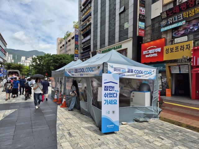 야외 간이 무더위쉼터 ‘군포쿨쿨’ 운영 모습. (사진 = 군포시)