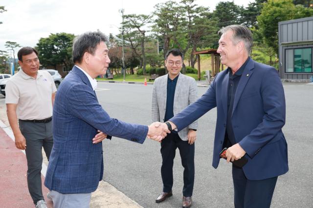 세계양궁연맹 홀가도 총괄이사 예천 방문 진호국제양궁장 인프라 호평, 진호국제양궁장 시설·운영 역량 점검, 2024 월드컵 성공 개최 경험 공유, “세계적 수준 인프라·운영 역량 갖