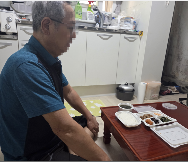 용인특례시 보건소는 현장에서 어려움을 겪는 주민을 발굴, 각종 복지 서비스와 연계해 돌봄 사각지대를 해소하고 있다. (사진 = 용인특례시)