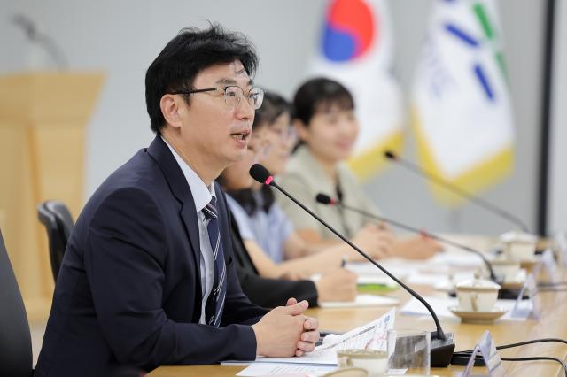 14일 오전 경기도청에서 박근균 국제협력국장이 미국 애리조나 주정부 관계자들과 면담을 하고 있다. (사진 = 경기도)