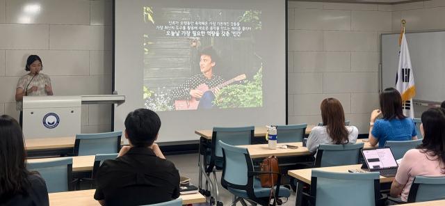 청소년 인문토론 한마당을 기획·운영하는 전남중등교과연구회연합단 교원들이 지난 13일 순천만생태문화교육원에서 행사 진행 방식에 대해 실무협의를 하고 있다. (사진 = 전남광주특별시교