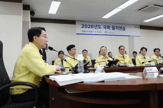 국회 종합상황실을 방문한 조정식 국회의장 (사진 = 국회의장 공보소통수석실)