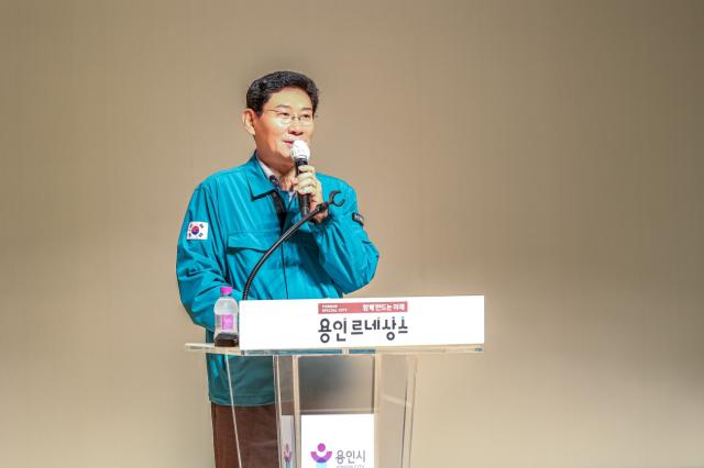 18일 시청 에이스홀에서 이상일 시장이 비상소집훈련 후 훈시를 하고 있다. (사진 = 용인특례시)