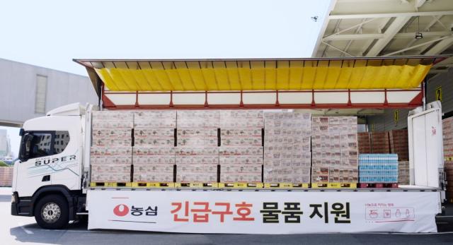 농심이 이머전시 푸드팩 사업으로 재난지역에 구호품 지원 (사진 = 농심 제공)