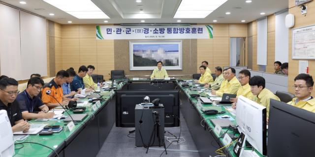 한울원자력본부는 2026년도 을지연습 기간 중인 18일 신한울1발전소 일대에서 통합방호 대비태세 완비와 현장 대응 위주 작전 종결 능력 구비를 위한 민·관·군·경·소방 통합방호훈련