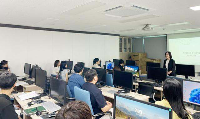 담양군이 최근 지방세 담당 공무원의 실무역량을 높이기 위해 군청 정보화교육장에서 지방세 업무 교육을 실시하고 있다. (사진 = 담양군)