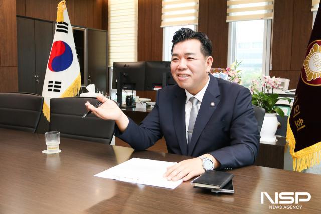 이계철 화성시의회 의장이 화성시 발전방향에 대해 설명하고 있다. (사진 = 조현철 기자)