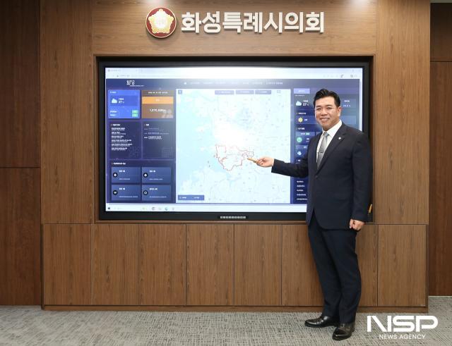 이계철 화성시의회 의장이 지역현안에 대해 설명하고 있다. (사진 = 조현철 기자)