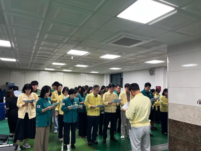경상북도영주교육지원청은 20일 영주교육지원청 전 직원을 대상으로 8월 을지연습 연계 공습대비 대피훈련을 실시했다. (사진 = 영주교육지원청)