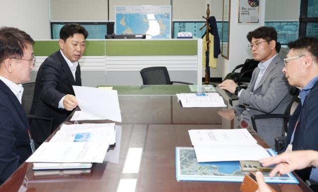 박용선 포항시장은 20일 해양수산부를 방문해 환여항(환호·여남항) 국가어항 신규지정, 포항 영일만항 북극항로 특화항만 조성을 건의하고 관련 사업의 국가계획 반영과 정부의 적극적인