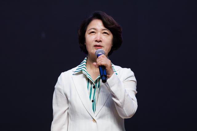 21일 오전 수원특례시 경기도청 다산홀에서 진행된 경기도 안전보건관리책임자 교육에서 추미애 경기도지사가 인사말을 하고 있다. (사진 = 경기도)