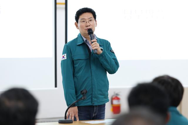 이상일 용인특례시장이 21일 열린 ‘2026년 을지연습’ 강평 보고회에서 훈련 상황에 대해 이야기하고 있다. (사진 = 용인특례시)