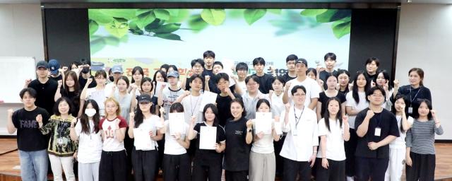영남이공대학교는 지난 22일 영남이공대학교 서양조리실습실과 제과제빵실습실에서 전국 고등학교 및 요리학원 학생을 대상으로 ‘제6회 전국 고교생 요리·제과 경진대회’를 개최했다. (사
