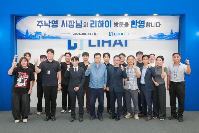 경주시는 24일 지역 드론 전문기업 리하이를 찾아 기술개발 현황을 살펴보고 기업의 애로사항을 청취하는 등 지역 드론산업 육성을 위한 현장 소통에 나섰다. (사진 = 경주시)