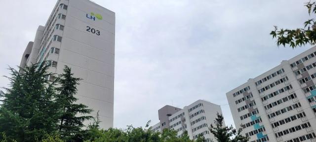 안동시 옥동주공2 영구임대아파트 예비입주자 모집, 모집 규모 기존 60세대에서 100세대로 확대, 9월 7일부터 11일까지 주소지 읍면동 행정복지센터 접수 (사진 = 안동시)